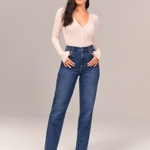 Abercrombie - Curve Love Ultra High Rise 90s Straight Jean - 27 / 4R